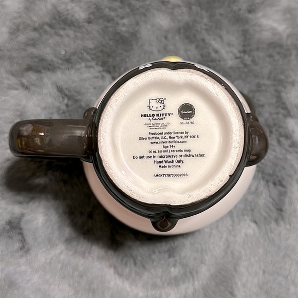 New Hello Kitty Halloween Mug - Picture 4 of 4